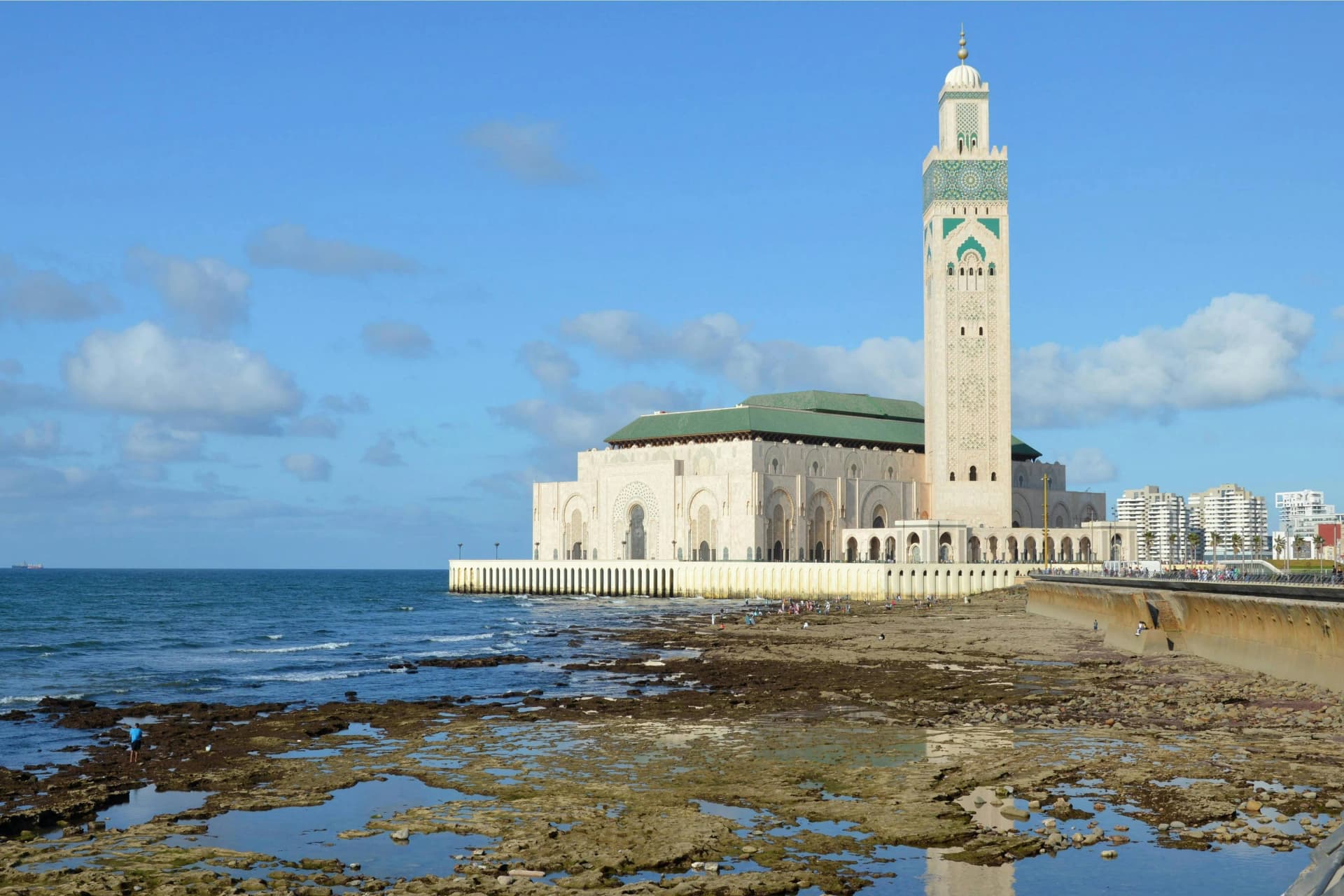 Paysage urbain moderne de Casablanca avec mosquée Hassan II