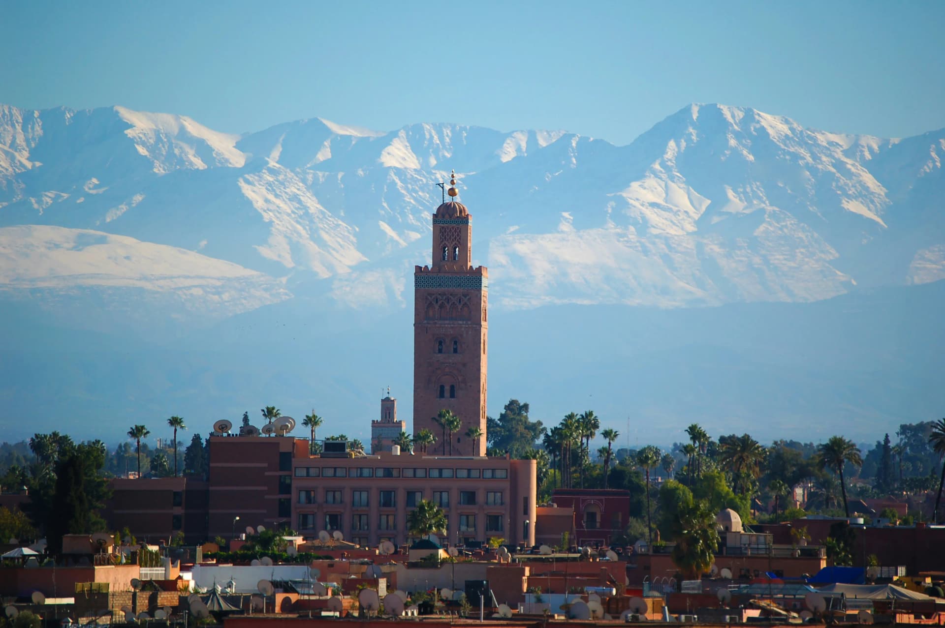 Vue de la ville de Marrakech avec architecture traditionnelle