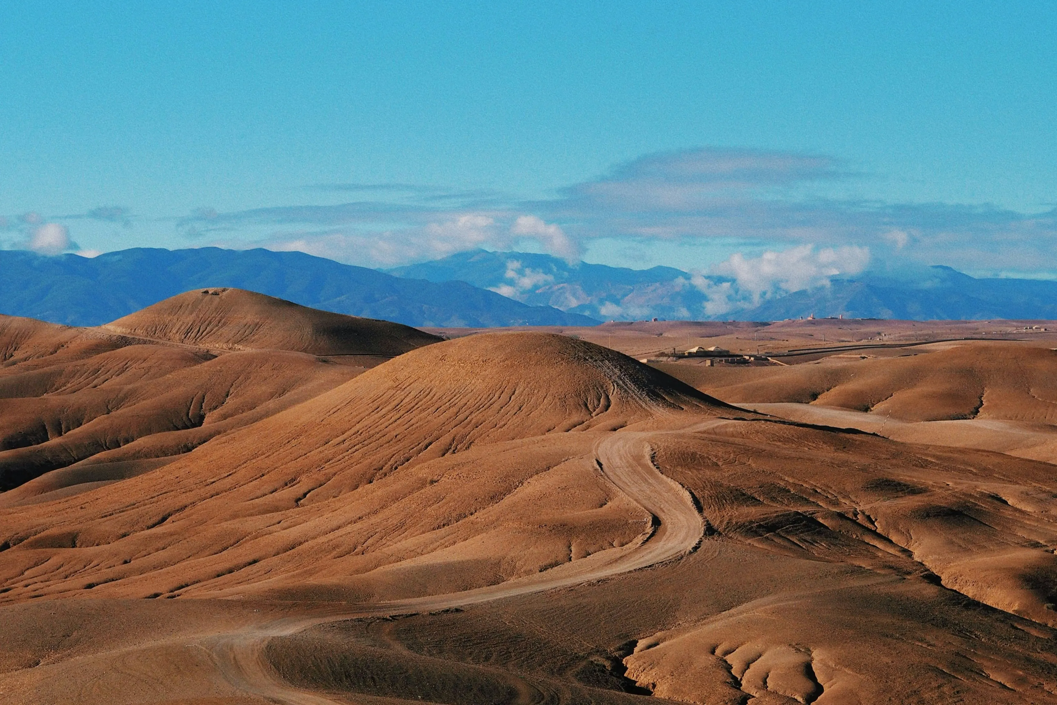 Campamento en el desierto de Agafay al atardecer